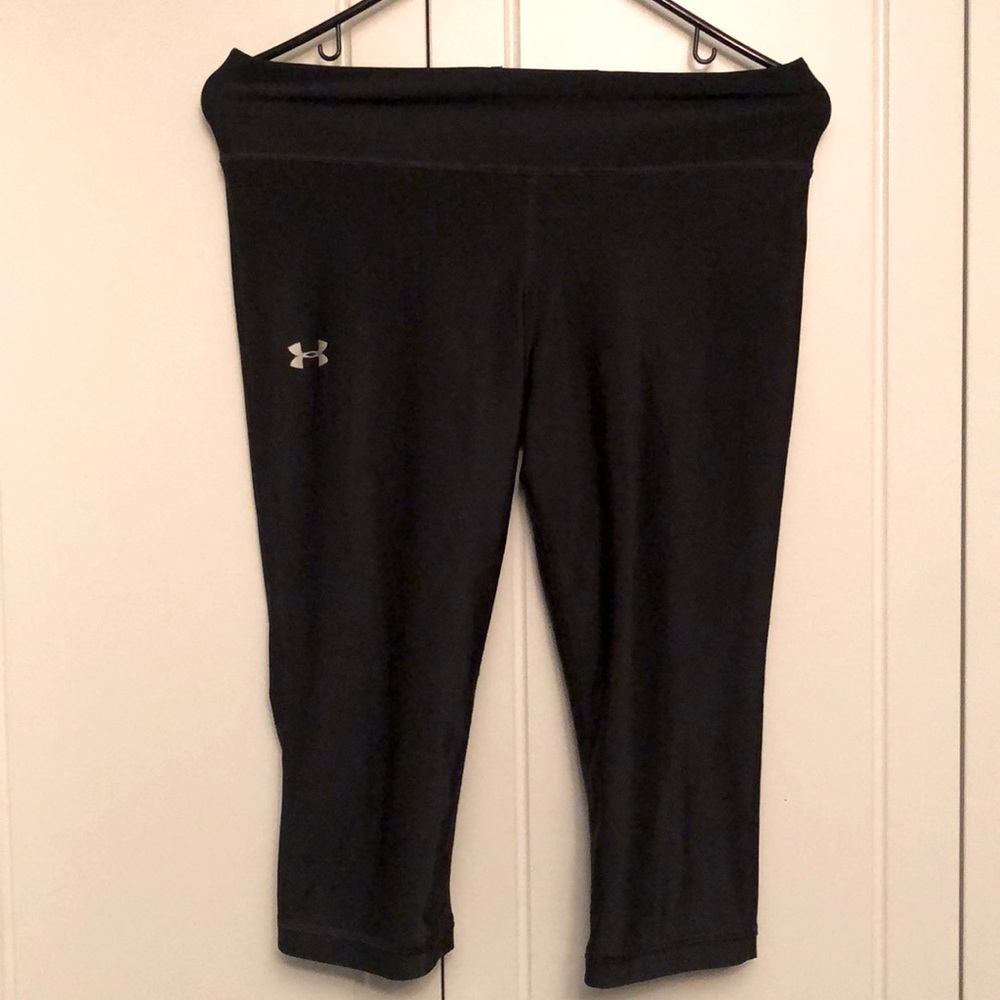 Under Armour black compression capris sz medium